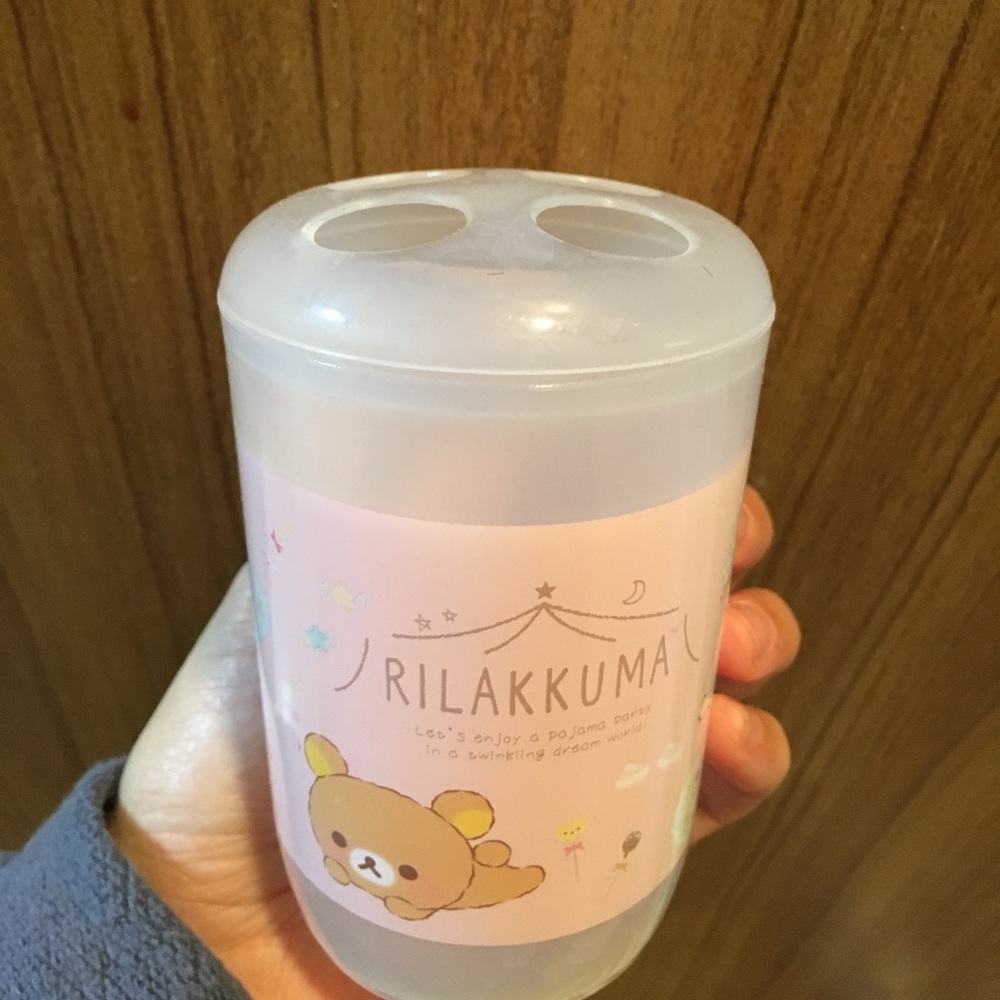 Rilakkuma toothbrush holder